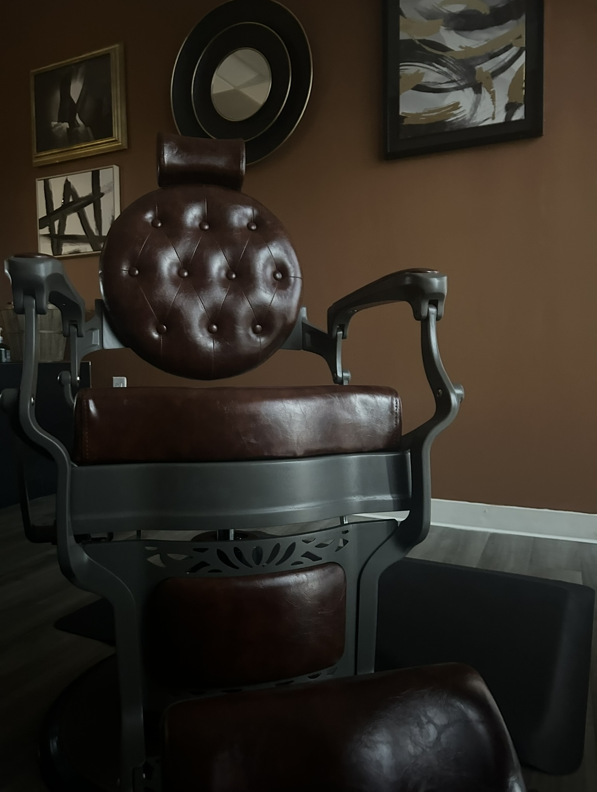 Salon chair at Dapper DTX
